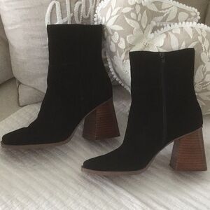 Crown Vintage Taren Black Suede Boots - Sz 8 - Like NEW!
